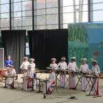 Ouverture du spectacle par l'orchestre de Mme Ho Thuy Tran